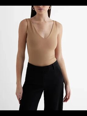 V-Neck Sleeveless Body Contour Tank Top